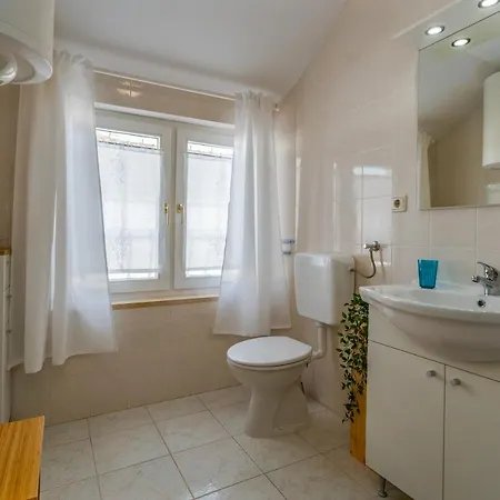 Nina Deluxe Superior 5 Star Apartment, Your Piece Of Heaven By The Sea & Park *