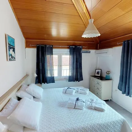 Nina Deluxe Superior 5 Star Apartment, Your Piece Of Heaven By The Sea & Park Apartamento Novigrad Istria