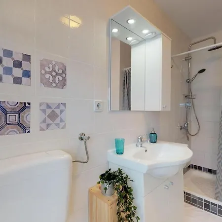 Nina Deluxe Superior 5 Star Apartment, Your Piece Of Heaven By The Sea & Park