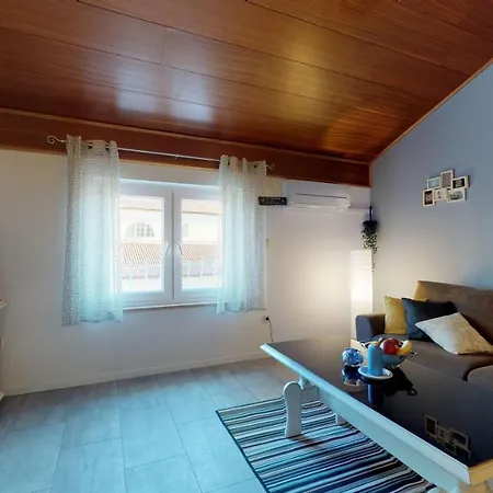 Nina Deluxe Superior 5 Star Apartment, Your Piece Of Heaven By The Sea & Park Apartment