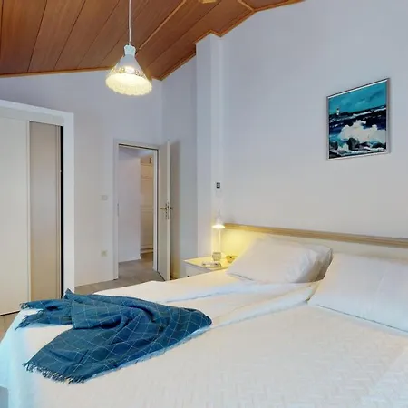 Nina Deluxe Superior 5 Star Apartment, Your Piece Of Heaven By The Sea & Park * Novigrad (Istria)