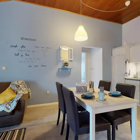 Nina Deluxe Superior 5 Star Apartment, Your Piece Of Heaven By The Sea & Park